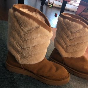 Nearly new tan with fur Uggs!!